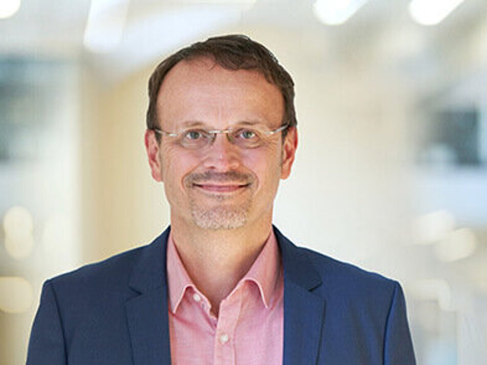 Andreas Totok Andreas Totok