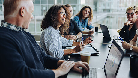 GuideCom-business-meeting