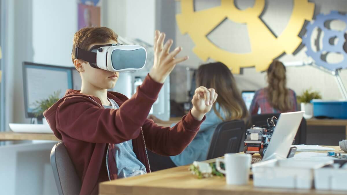 Ausbildung Technologie Junge